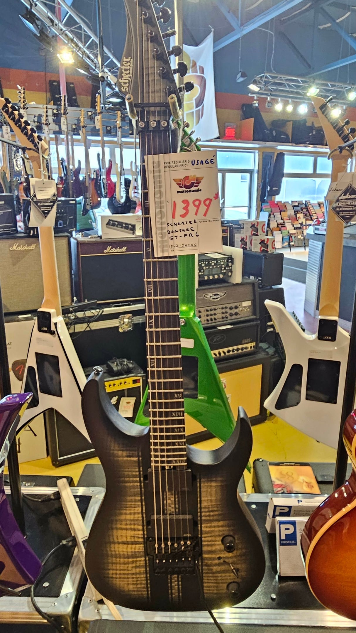 Schecter Banshee GT-FR 6 cordes 1522-SHC d'occasion (état quasi neuf)