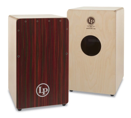 Percussions latines - Cajon d'atelier avec table d'harmonie rouge floue