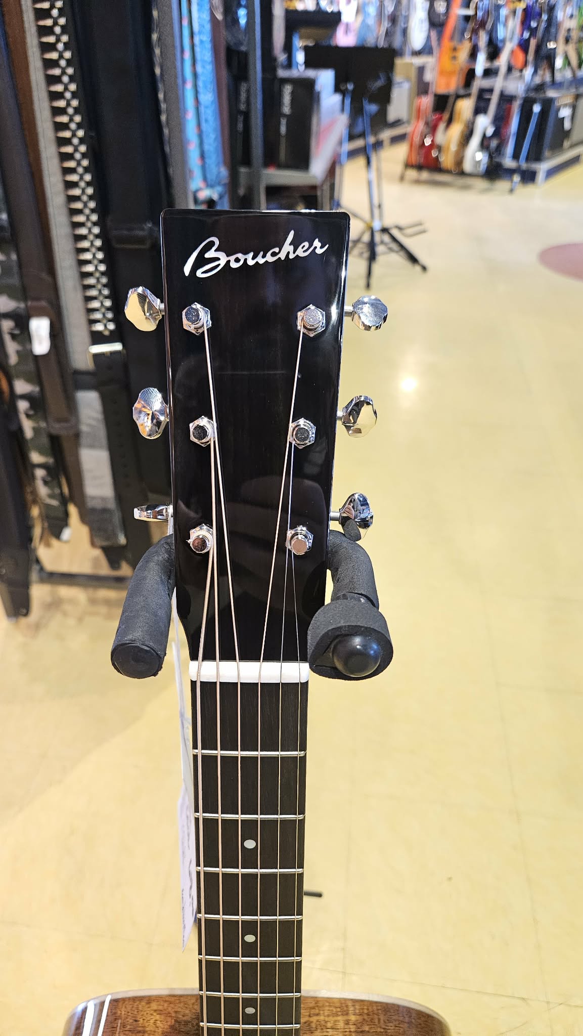Boucher Acoustic guitar SG-42-CV with hard case