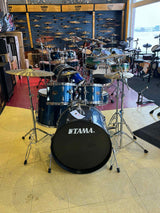 Batterie Tama IE52CHLB Imperialstar Hairline Blue 5 pièces d'occasion avec grosse caisse de 22" x 16".