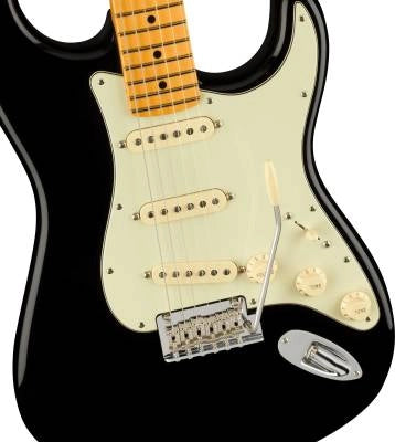 Fender - Stratocaster American Professional II, touche érable - Noir avec étui moulé Deluxe 0113902706